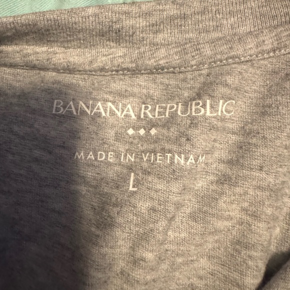 Banana Republic Graphic Tee - Mutli-colored Elephant - Large - Picture 2 of 3